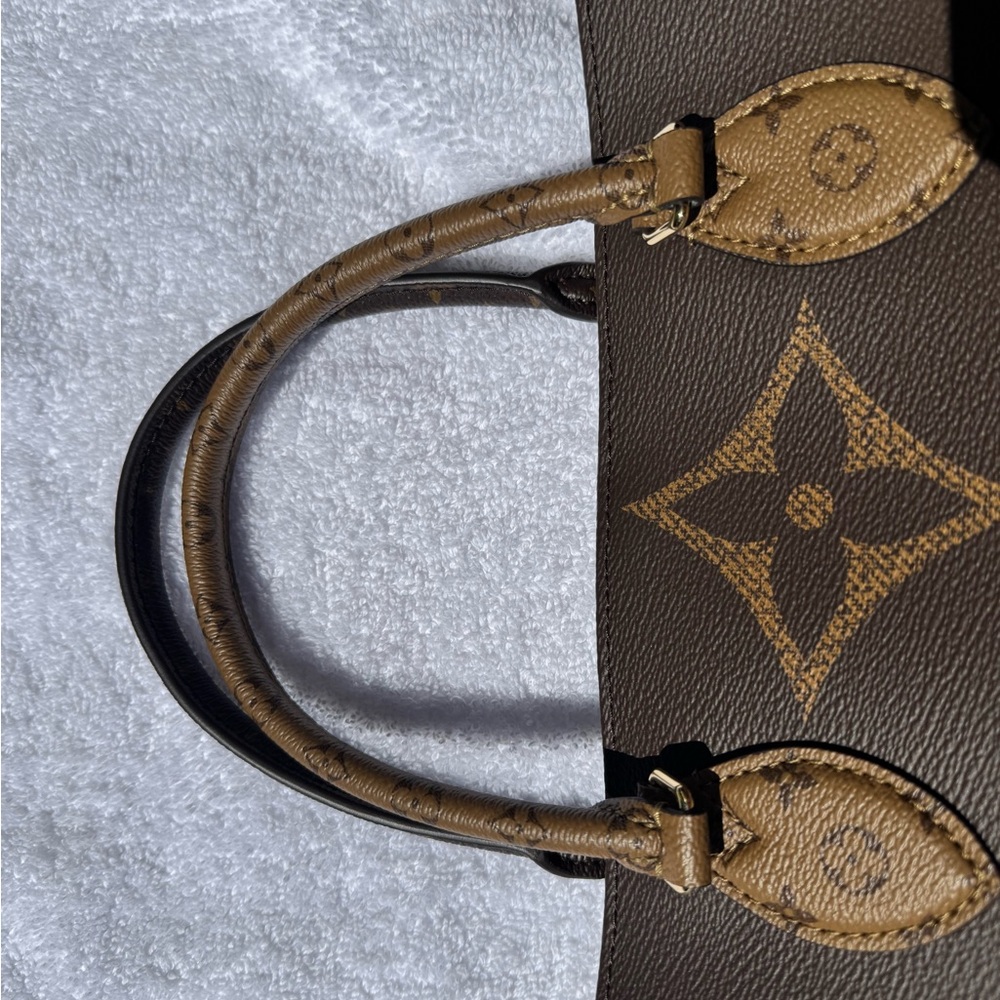 Louis Vuitton On The Go GM - Picture 11 of 17